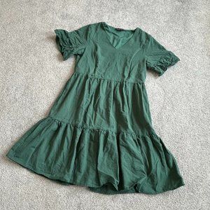 - Nursing Queen Tiered V-Neck Ruffle Sleeve Nursing Dress in Green XS    - E1535
